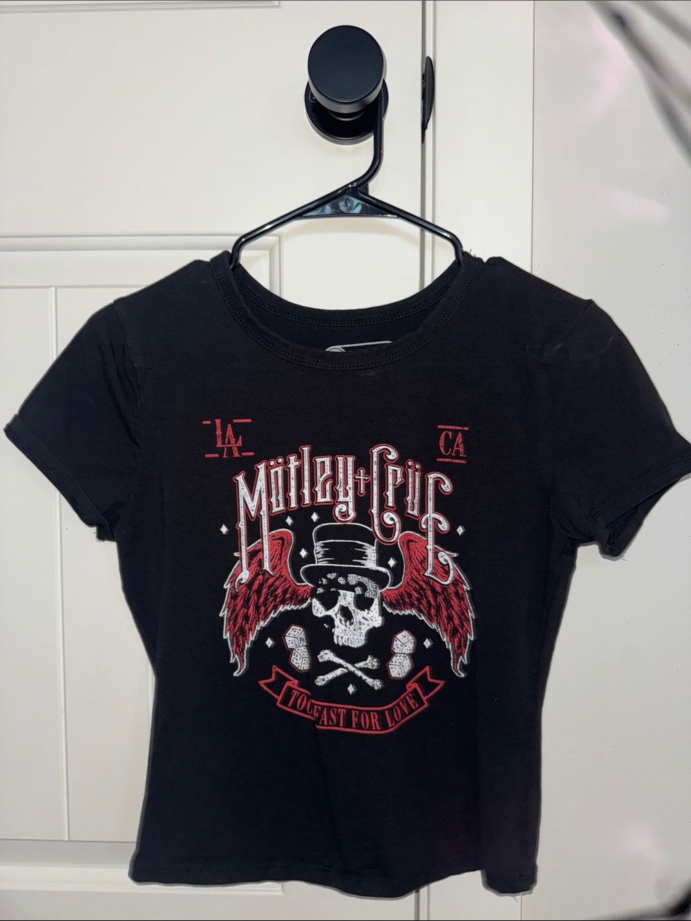 Mötley Crüe Black Graphic Short Sleeve Tee with Red Accents